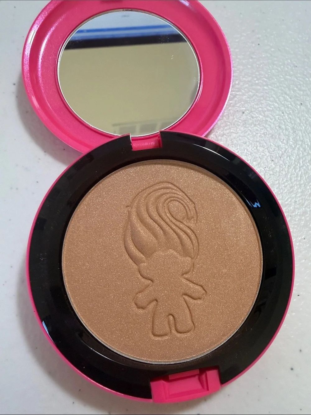 NIB! Mac Cosmetics Trolls Collection Beauty Powder In Color “GLOW RIDA”